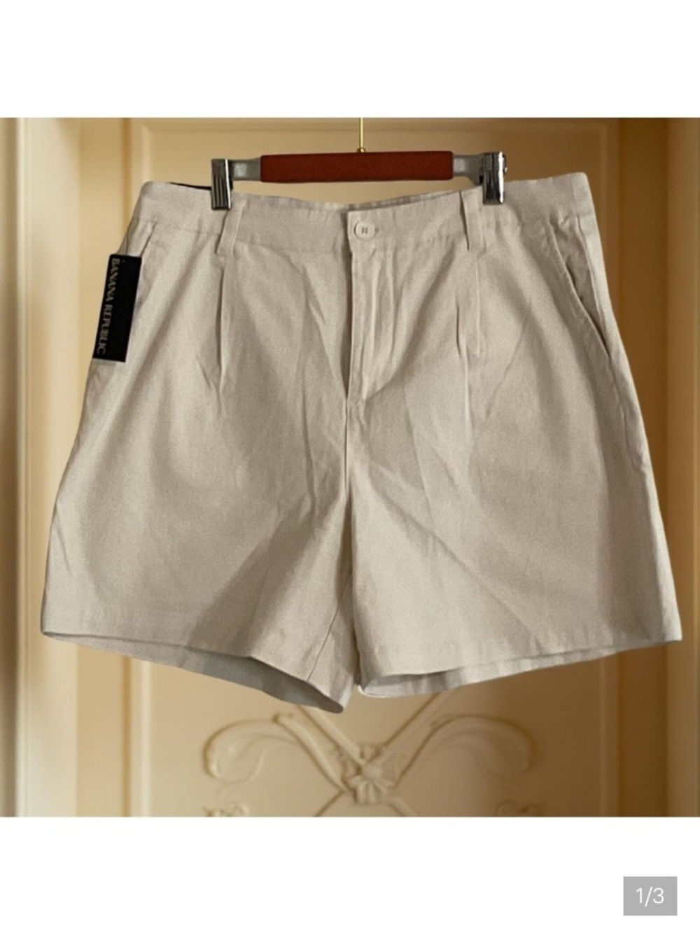 NWT Banana Republic,Pleat Front cream beige,elegant,Chino Shorts, Size 8